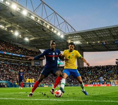 Česko vs Brazílie ve fotbale — Historie a zápasy | FotbalovýDres.cz Česko vs Brazílie ve fotbale — Historie a zápasy | FotbalovýDres.cz (Obrázek vygenerovaný umělou inteligencí)